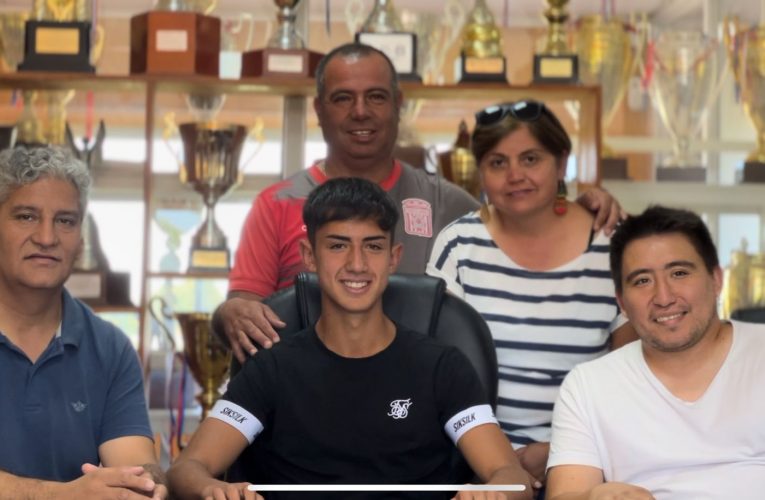 ¡Histórico! Matías Retamal se convierte en el jugador más joven en firmar contrato con nuestro club